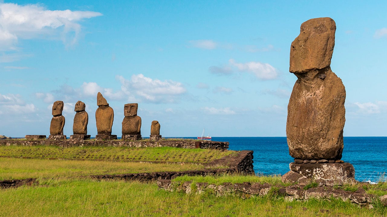 Isla de Pascua: Un Paraíso Natural y Cultural que Atrae a Miles de Turistas